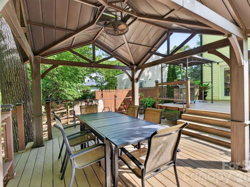 7401 Beaufort Circle, Charlotte, NC 28227.  MLS# CAR4372097, YatesRealty ID 15190. 
