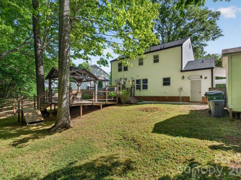 7401 Beaufort Circle, Charlotte, NC 28227.  MLS# CAR4372097, YatesRealty ID 15190. Gorgeous deck and land