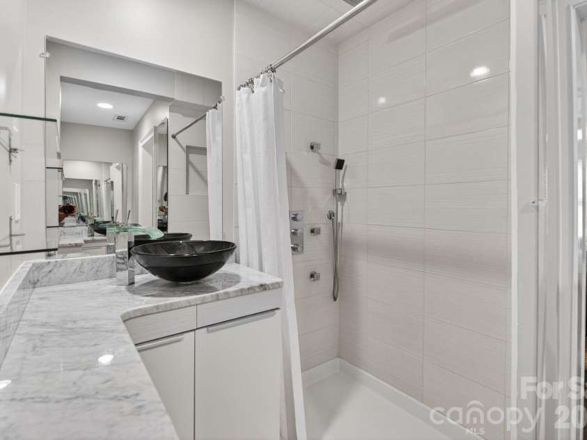 7401 Beaufort Circle, Charlotte, NC 28227.  MLS# CAR4372097, YatesRealty ID 15190. Updated double vanity bathroom