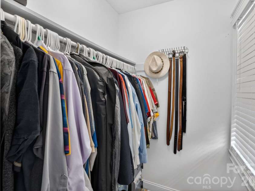 7401 Beaufort Circle, Charlotte, NC 28227.  MLS# CAR4372097, YatesRealty ID 15190. Walk in Closet