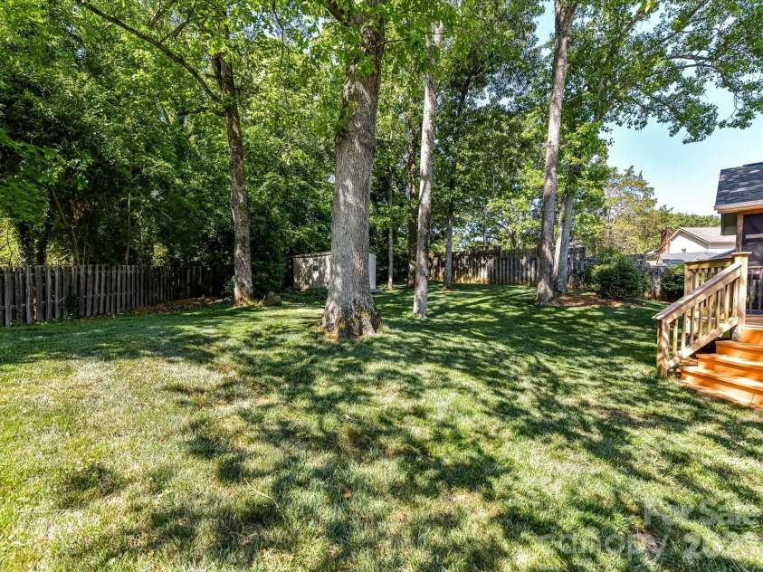 10909 Tradewinds Lane, Charlotte, NC 28226.  MLS# CAR4372313, YatesRealty ID 15191. 
