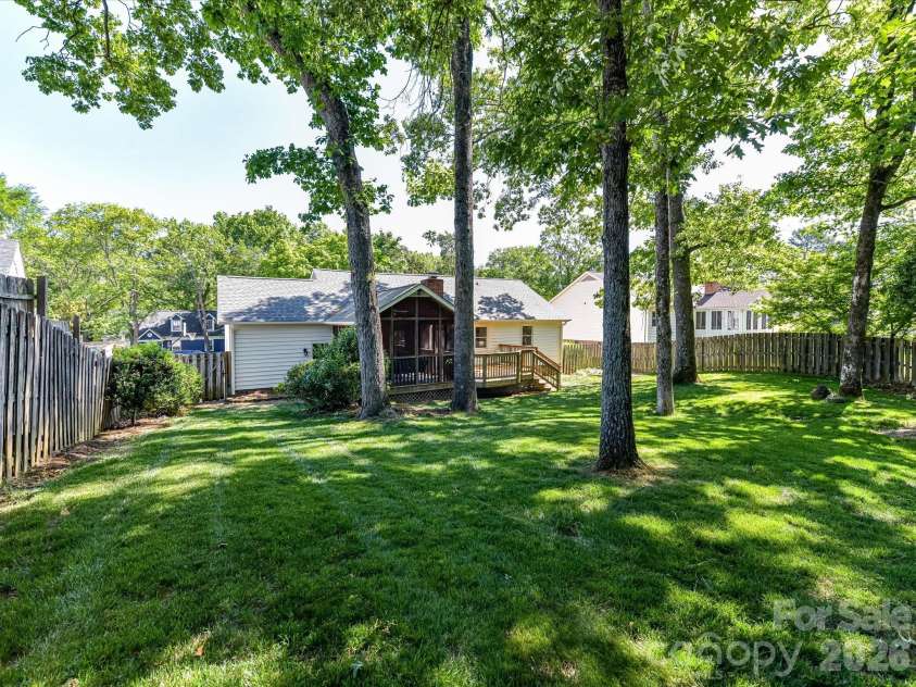 10909 Tradewinds Lane, Charlotte, NC 28226.  MLS# CAR4372313, YatesRealty ID 15191. 