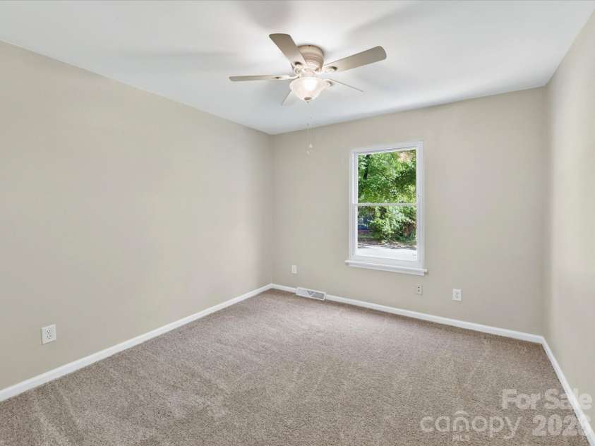 10909 Tradewinds Lane, Charlotte, NC 28226.  MLS# CAR4372313, YatesRealty ID 15191. Third bedroom