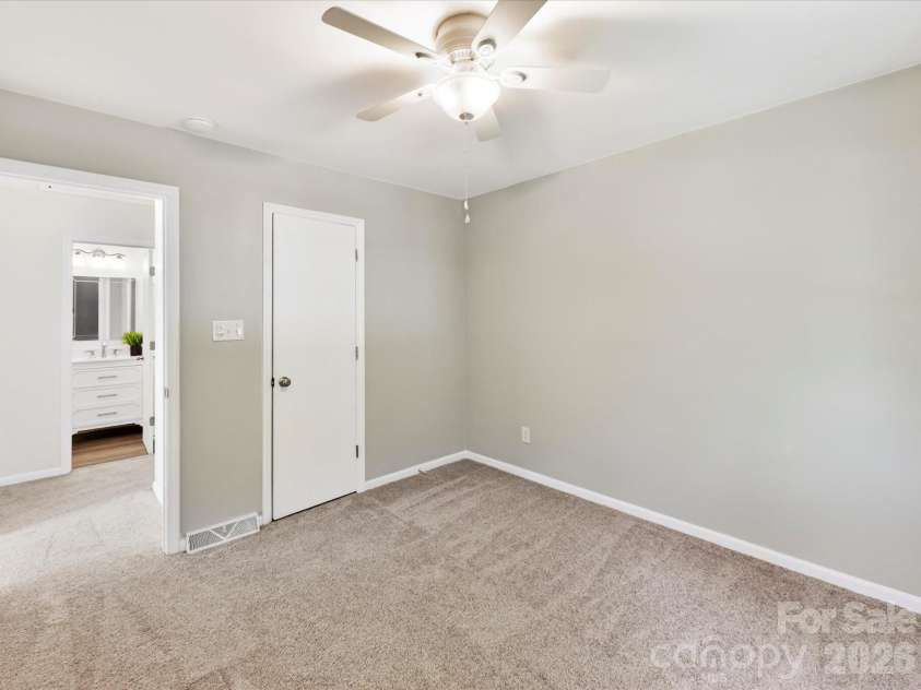 10909 Tradewinds Lane, Charlotte, NC 28226.  MLS# CAR4372313, YatesRealty ID 15191. Third bedroom (alternate view)