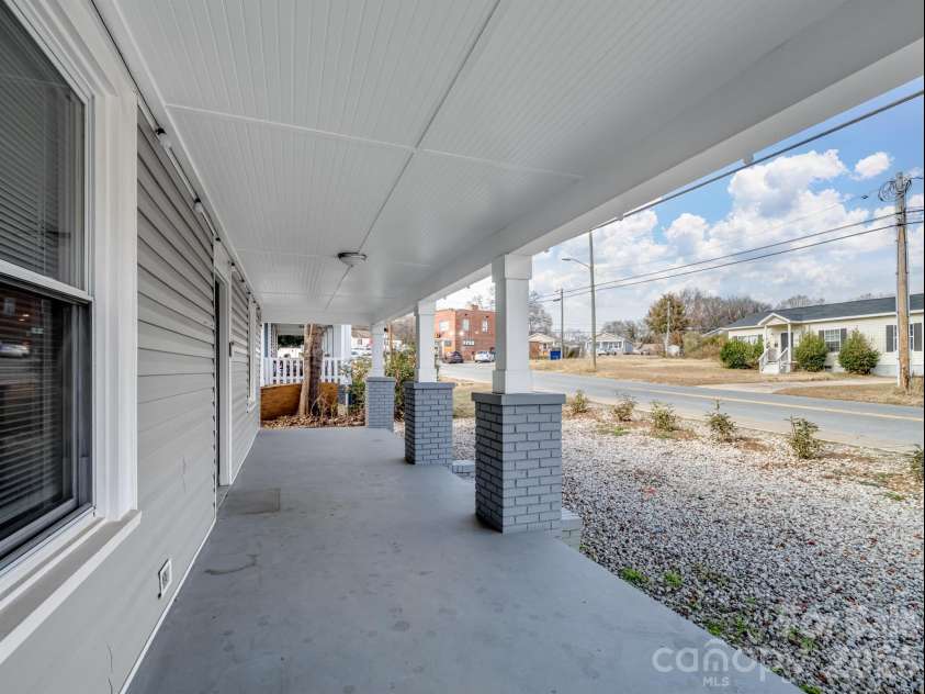 4313 Hovis Road, Charlotte, NC 28208.  MLS# CAR4322663, YatesRealty ID 15192. 