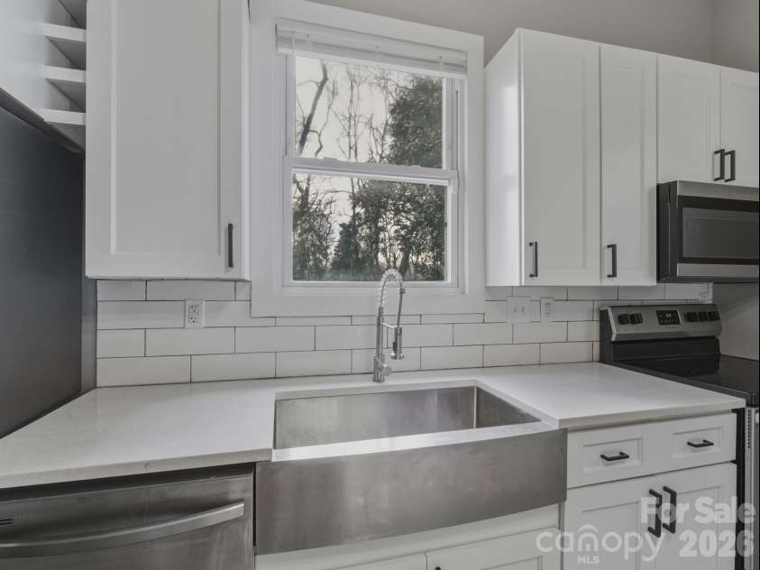 4313 Hovis Road, Charlotte, NC 28208.  MLS# CAR4322663, YatesRealty ID 15192. 