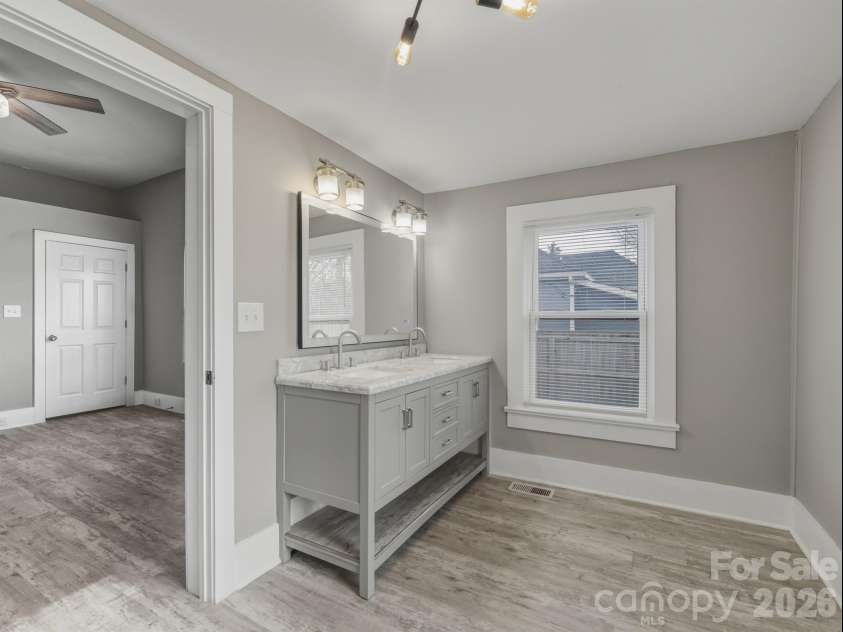 4313 Hovis Road, Charlotte, NC 28208.  MLS# CAR4322663, YatesRealty ID 15192. 