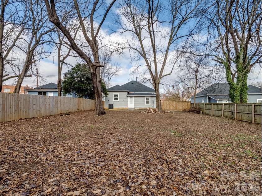 4313 Hovis Road, Charlotte, NC 28208.  MLS# CAR4322663, YatesRealty ID 15192. 