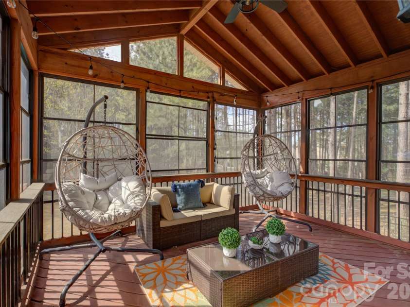 16518 Governors Club Court, Charlotte, NC 28278.  MLS# CAR4356630, YatesRealty ID 15194. 