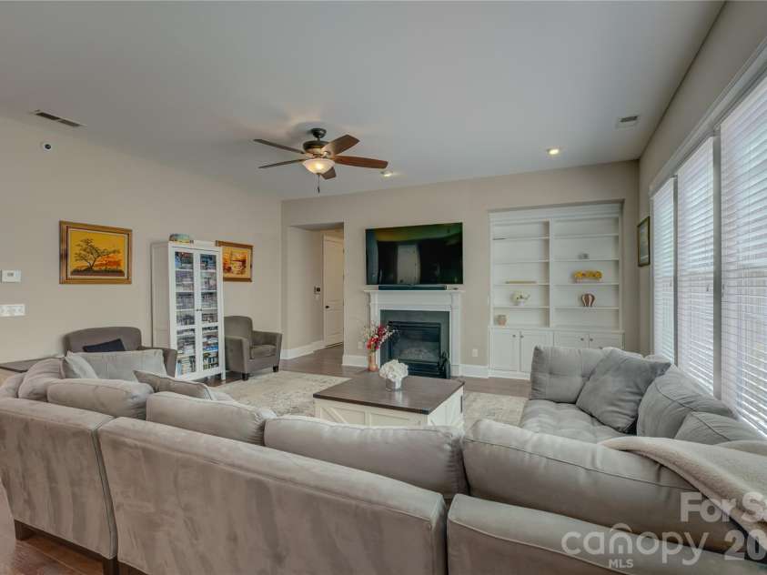16518 Governors Club Court, Charlotte, NC 28278.  MLS# CAR4356630, YatesRealty ID 15194. 