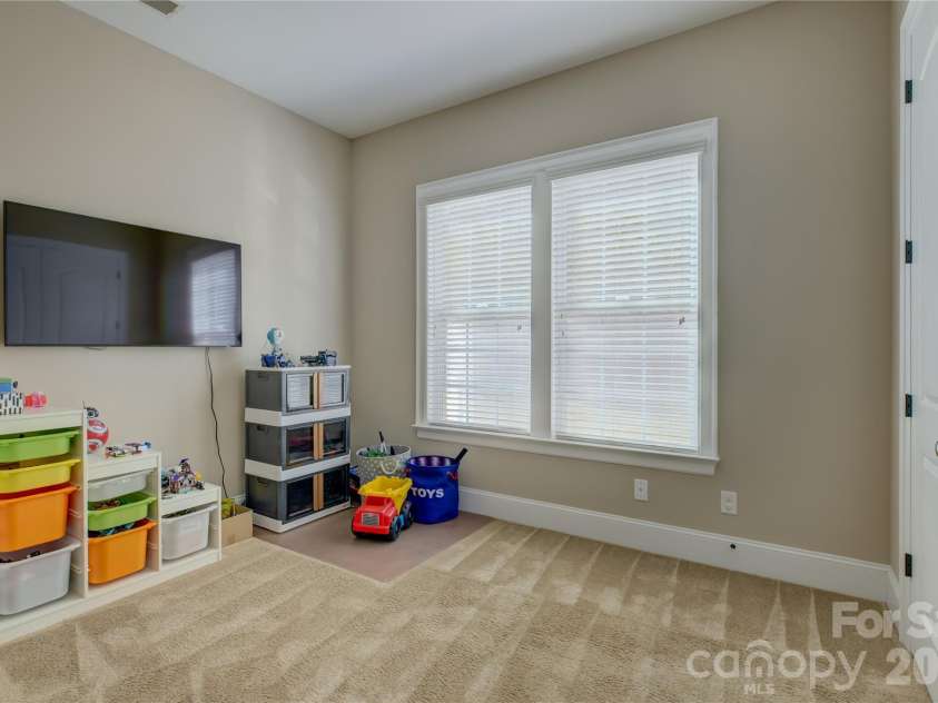 16518 Governors Club Court, Charlotte, NC 28278.  MLS# CAR4356630, YatesRealty ID 15194. 