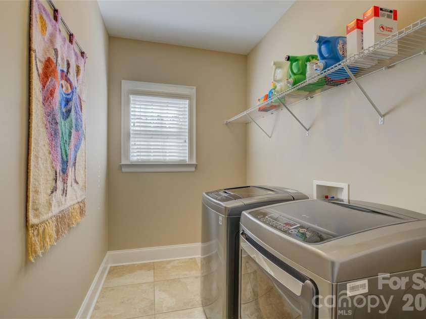 16518 Governors Club Court, Charlotte, NC 28278.  MLS# CAR4356630, YatesRealty ID 15194. Main floor laundry room