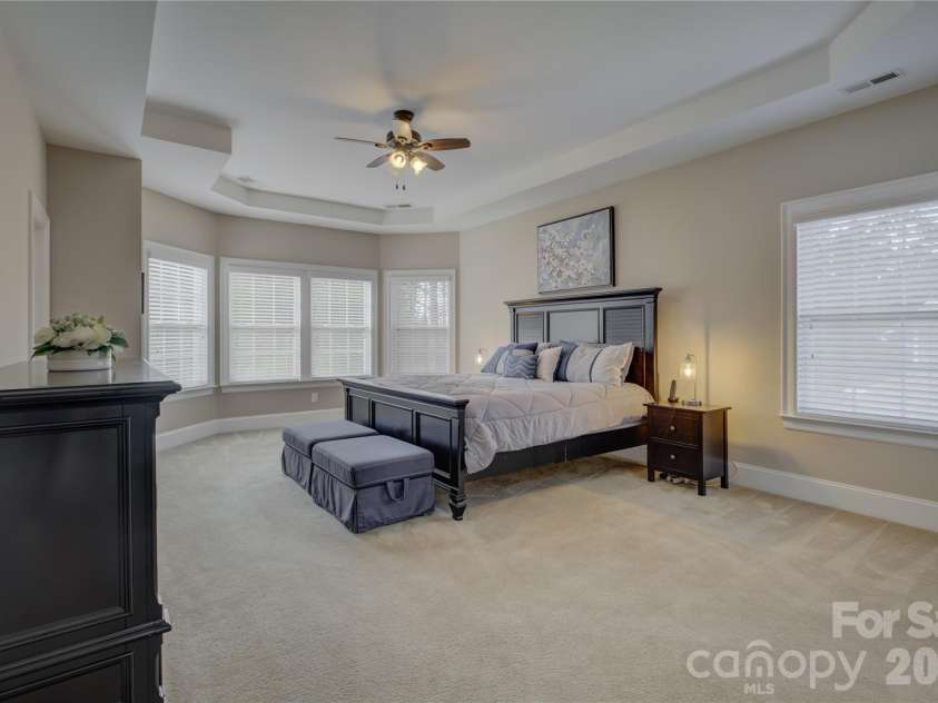 16518 Governors Club Court, Charlotte, NC 28278.  MLS# CAR4356630, YatesRealty ID 15194. Primary suite