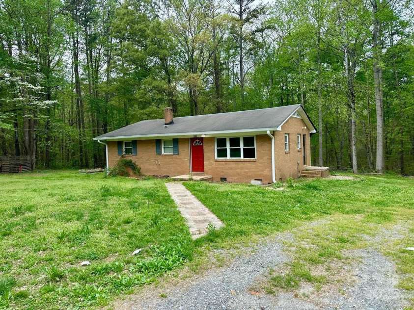 181 Canipe Road, Dallas, NC 28034.  MLS# CAR4245332, YatesRealty ID 15194. 