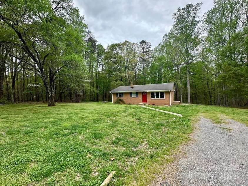 181 Canipe Road, Dallas, NC 28034.  MLS# CAR4245332, YatesRealty ID 15194. 