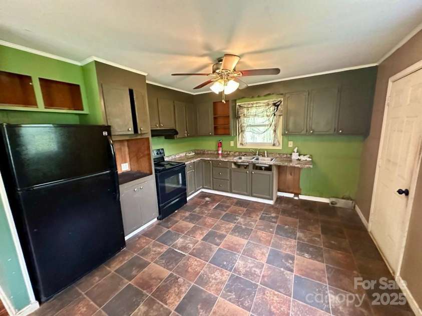 181 Canipe Road, Dallas, NC 28034.  MLS# CAR4245332, YatesRealty ID 15194. 