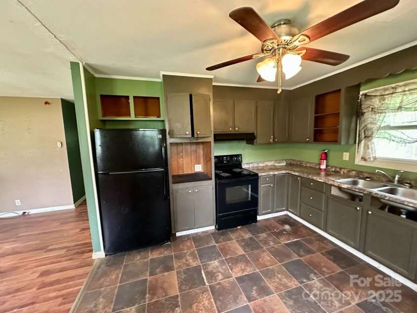 181 Canipe Road, Dallas, NC 28034.  MLS# CAR4245332, YatesRealty ID 15194. 