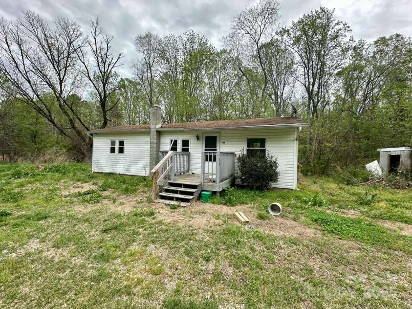 181 Canipe Road, Dallas, NC 28034.  MLS# CAR4245332, YatesRealty ID 15194. 