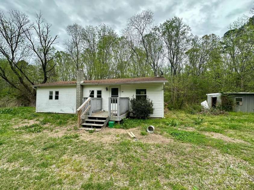 181 Canipe Road, Dallas, NC 28034.  MLS# CAR4245332, YatesRealty ID 15194. 