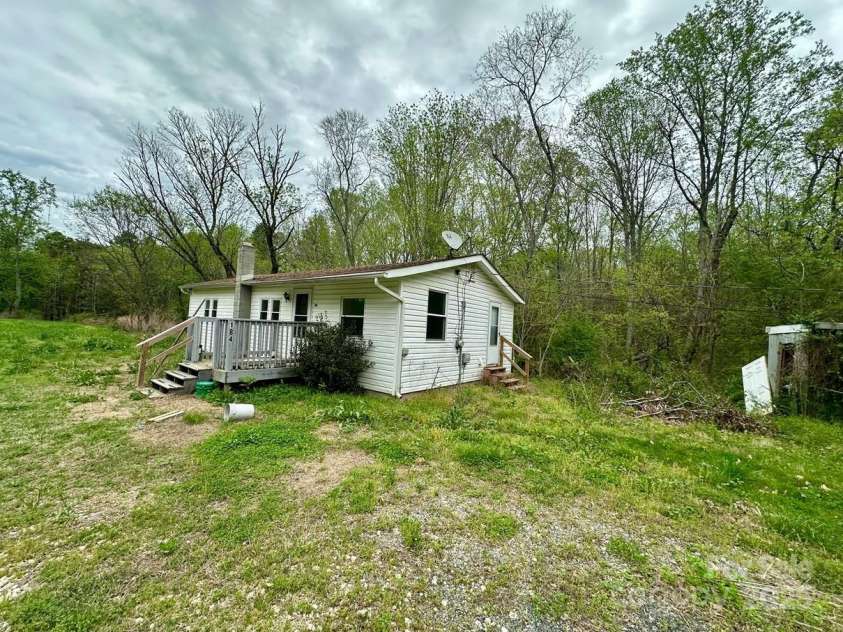 181 Canipe Road, Dallas, NC 28034.  MLS# CAR4245332, YatesRealty ID 15194. 