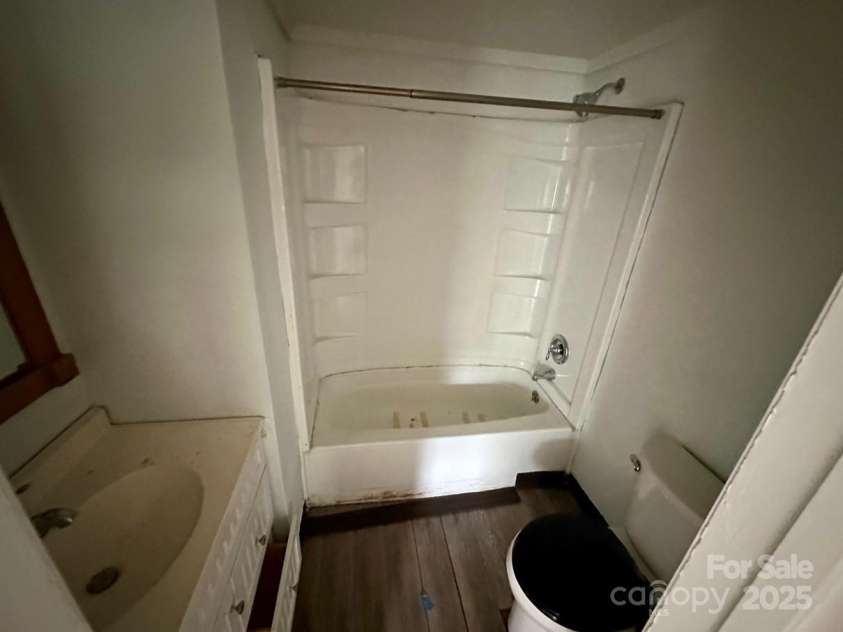 181 Canipe Road, Dallas, NC 28034.  MLS# CAR4245332, YatesRealty ID 15194. 