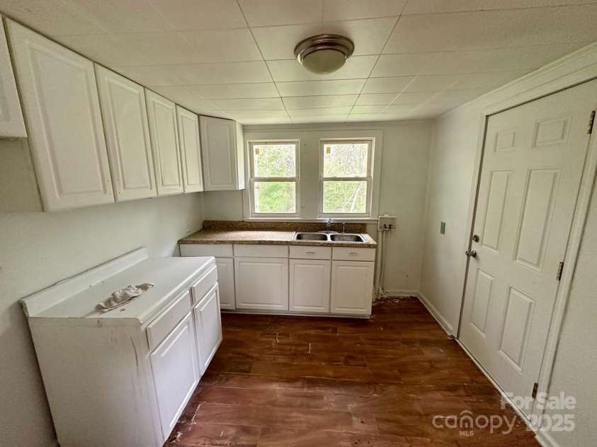 181 Canipe Road, Dallas, NC 28034.  MLS# CAR4245332, YatesRealty ID 15194. 