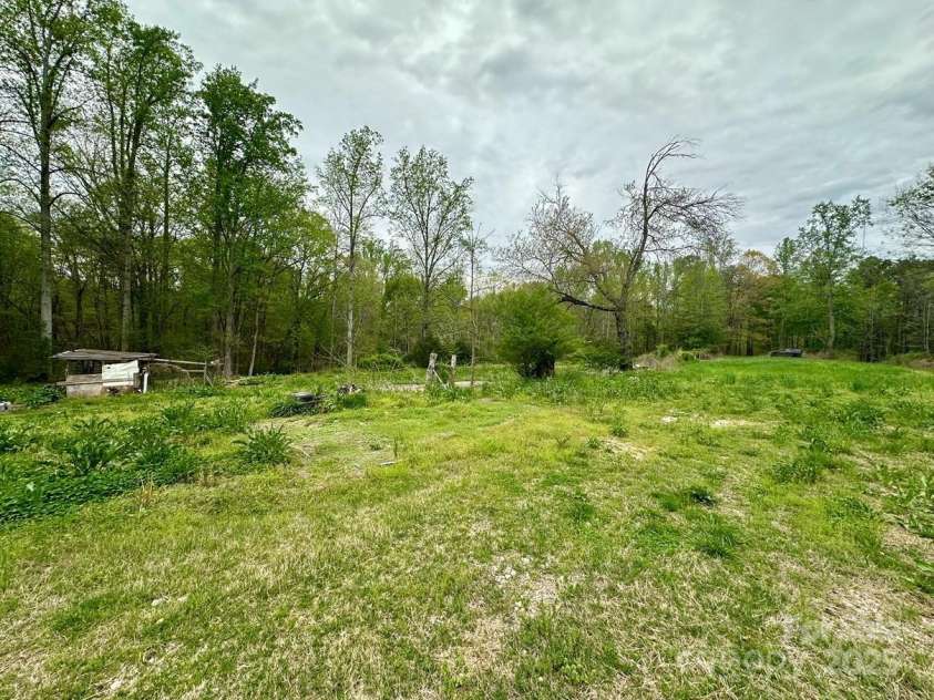 181 Canipe Road, Dallas, NC 28034.  MLS# CAR4245332, YatesRealty ID 15194. 