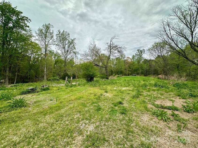 181 Canipe Road, Dallas, NC 28034.  MLS# CAR4245332, YatesRealty ID 15194. 