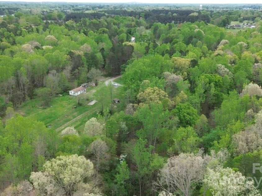 181 Canipe Road, Dallas, NC 28034.  MLS# CAR4245332, YatesRealty ID 15194. 