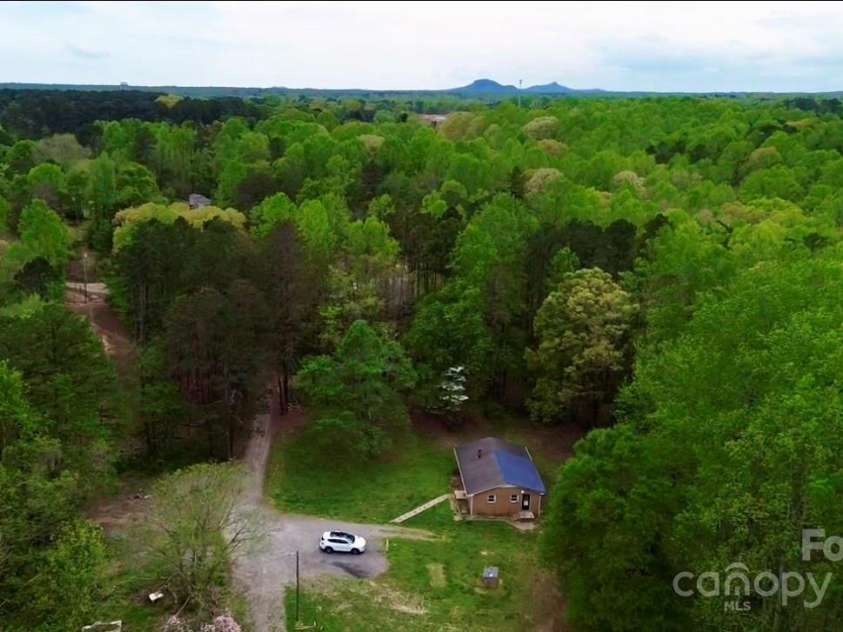 181 Canipe Road, Dallas, NC 28034.  MLS# CAR4245332, YatesRealty ID 15194. 