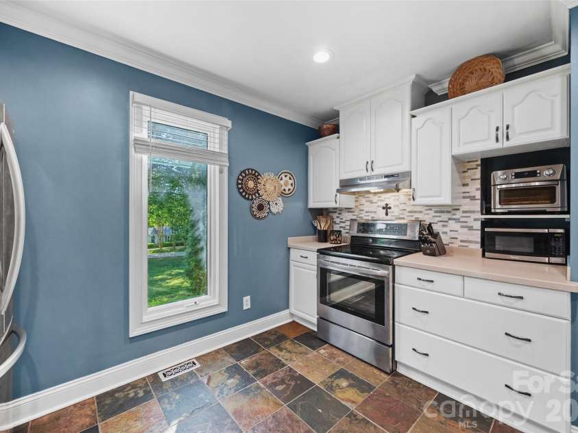 2237 Wintercrest Drive, Rock Hill, SC 29732.  MLS# CAR4373141, YatesRealty ID 15195. 