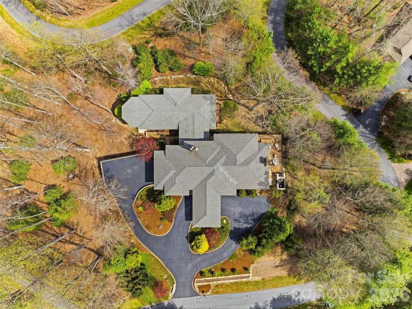 1000 McFarlane Way, Hendersonville, NC 28739.  MLS# CAR4369369, YatesRealty ID 15196. 
