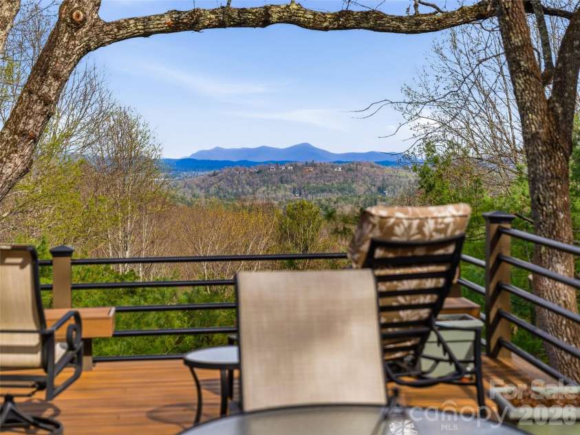 1000 McFarlane Way, Hendersonville, NC 28739.  MLS# CAR4369369, YatesRealty ID 15196. 