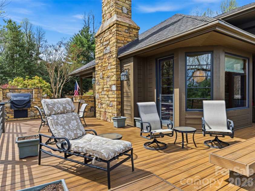 1000 McFarlane Way, Hendersonville, NC 28739.  MLS# CAR4369369, YatesRealty ID 15196. 