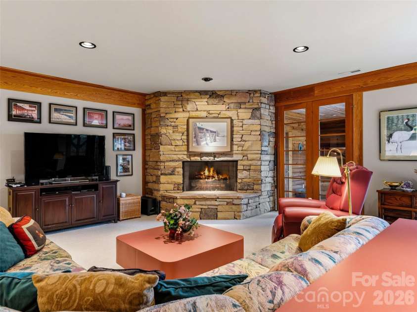 1000 McFarlane Way, Hendersonville, NC 28739.  MLS# CAR4369369, YatesRealty ID 15196. 