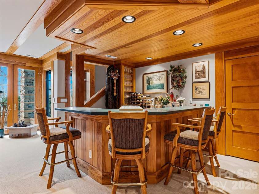 1000 McFarlane Way, Hendersonville, NC 28739.  MLS# CAR4369369, YatesRealty ID 15196. 