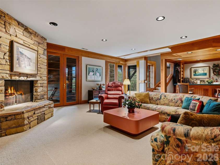 1000 McFarlane Way, Hendersonville, NC 28739.  MLS# CAR4369369, YatesRealty ID 15196. 