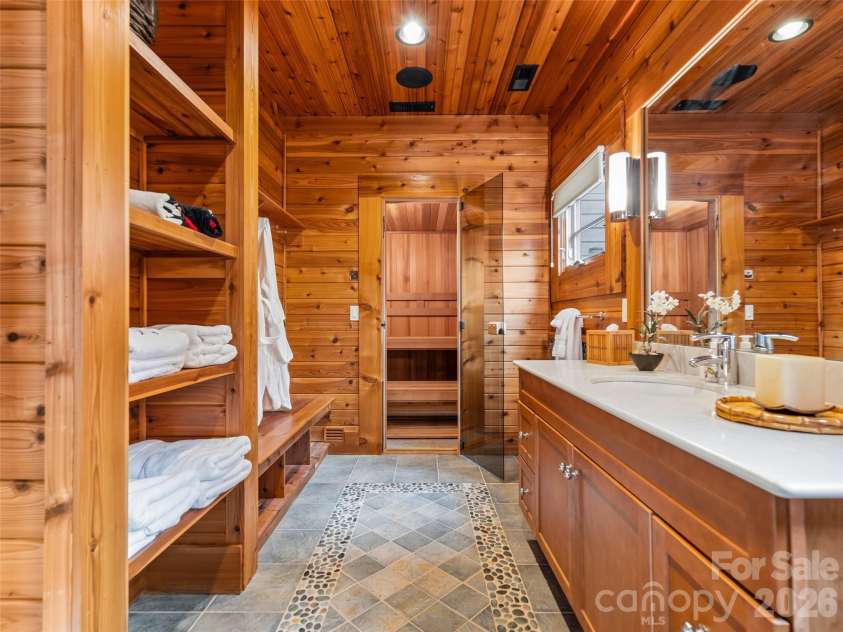 1000 McFarlane Way, Hendersonville, NC 28739.  MLS# CAR4369369, YatesRealty ID 15196. 