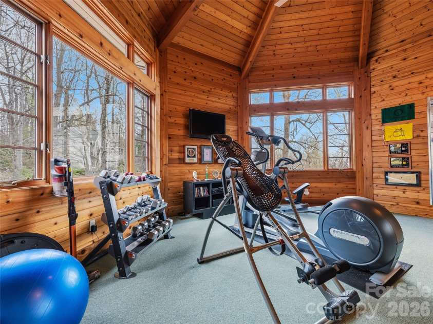 1000 McFarlane Way, Hendersonville, NC 28739.  MLS# CAR4369369, YatesRealty ID 15196. 