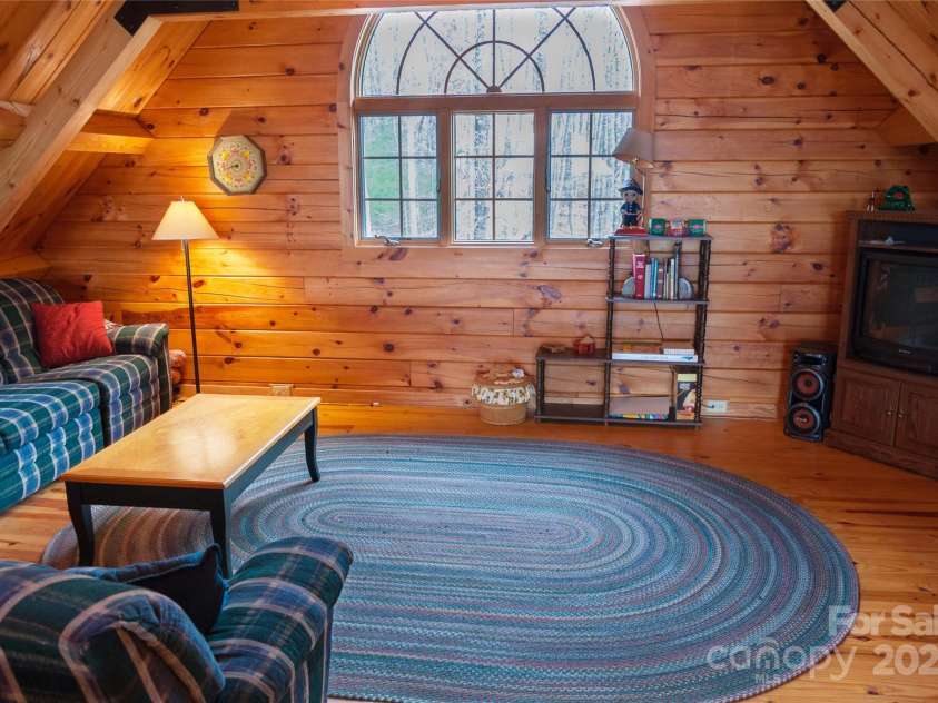 125 Turkey Ridge Trail, McGrady, NC 28649.  MLS# CAR4252396, YatesRealty ID 15196. Upper Level Loft