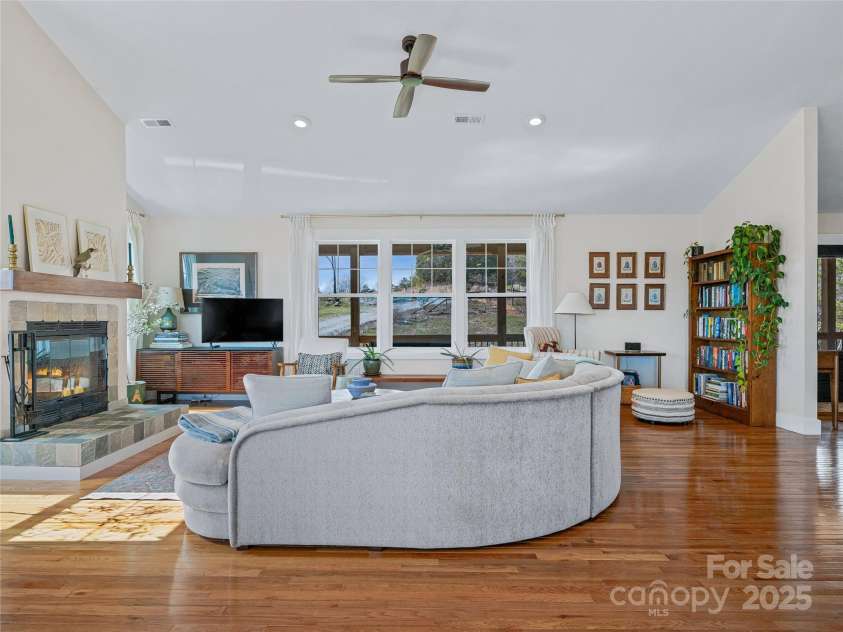 901 Boulder Road, Marshall, NC 28753.  MLS# CAR4245288, YatesRealty ID 15197. Beautiful Hardwood Flooring