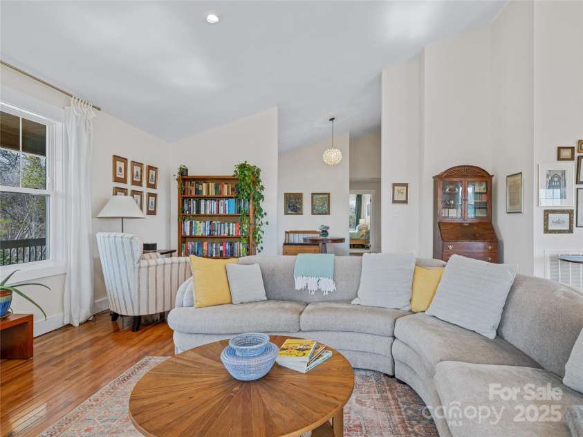 901 Boulder Road, Marshall, NC 28753.  MLS# CAR4245288, YatesRealty ID 15197. Spacious Living Room