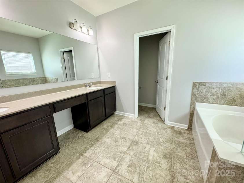 11109 Pond Valley Court, Charlotte, NC 28269.  MLS# CAR4273607, YatesRealty ID 15198. 