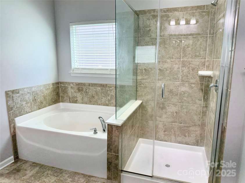 11109 Pond Valley Court, Charlotte, NC 28269.  MLS# CAR4273607, YatesRealty ID 15198. 