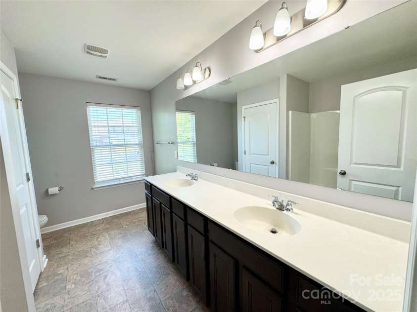 11109 Pond Valley Court, Charlotte, NC 28269.  MLS# CAR4273607, YatesRealty ID 15198. 