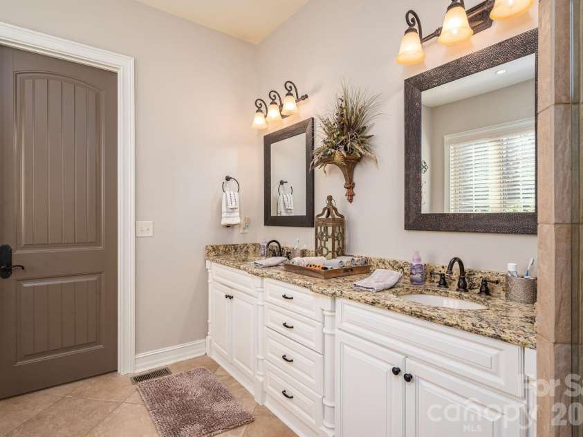 8000 Water View Drive, Belmont, NC 28012.  MLS# CAR4337854, YatesRealty ID 15198. 