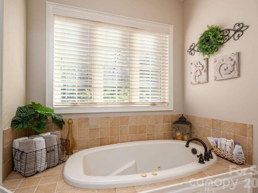 8000 Water View Drive, Belmont, NC 28012.  MLS# CAR4337854, YatesRealty ID 15198. 