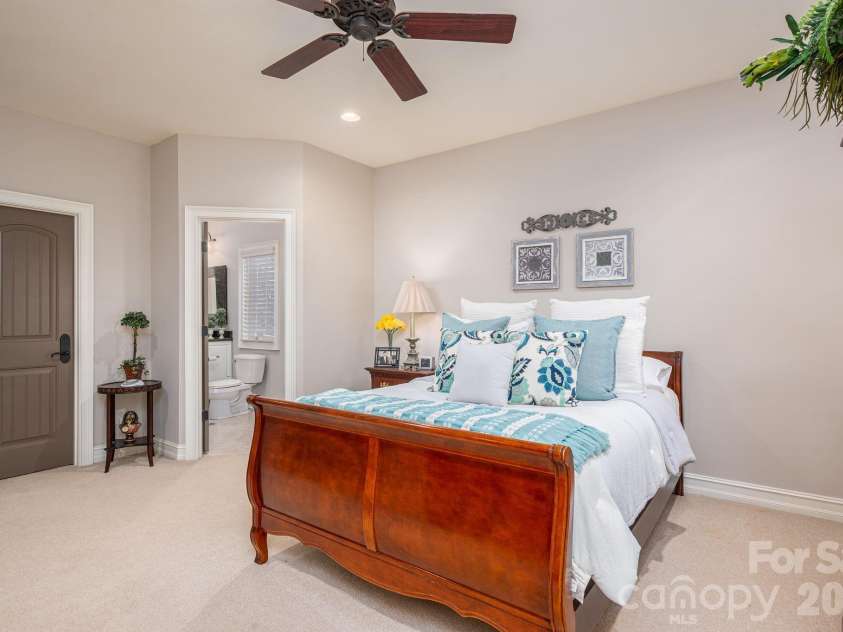 8000 Water View Drive, Belmont, NC 28012.  MLS# CAR4337854, YatesRealty ID 15198. 
