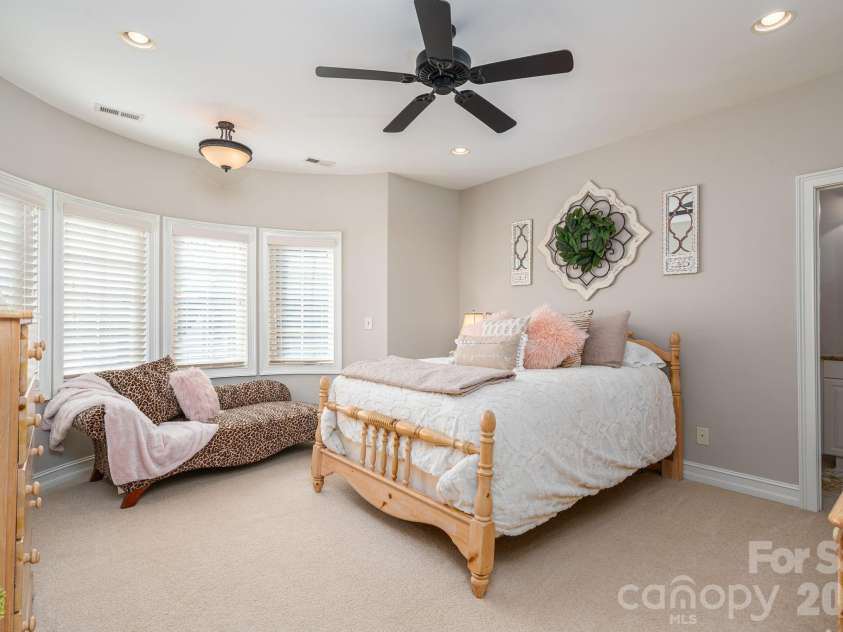 8000 Water View Drive, Belmont, NC 28012.  MLS# CAR4337854, YatesRealty ID 15198. 