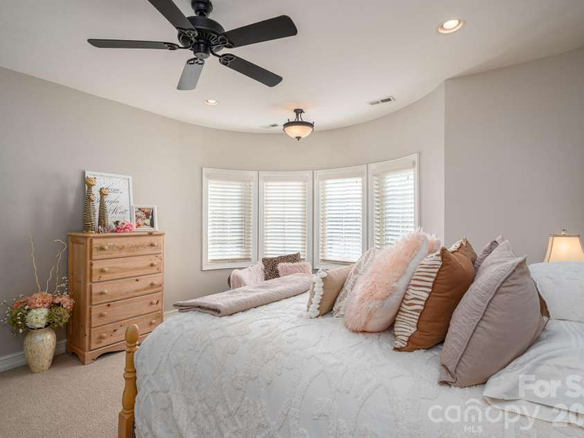 8000 Water View Drive, Belmont, NC 28012.  MLS# CAR4337854, YatesRealty ID 15198. 